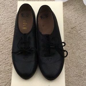 Black tap shoos